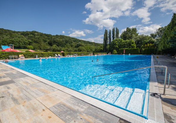 Kúpalisko Rosnička v bratislavskej Dúbravke prejde veľkou rekonštrukciou, práce už začali