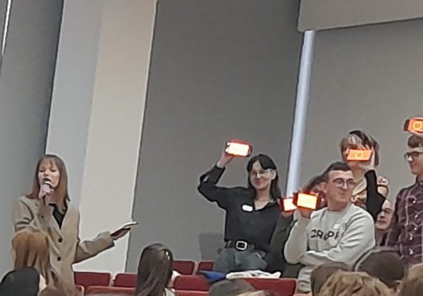 „Rokovanie“ europarlamentu sa prenieslo do Nitry, poslancami boli študenti a diskutovali o rozpočte EÚ – VIDEO