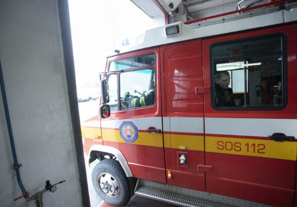 Pri Poprade sa zrazilo auto s autobusom, zranilo sa sedem ľudí