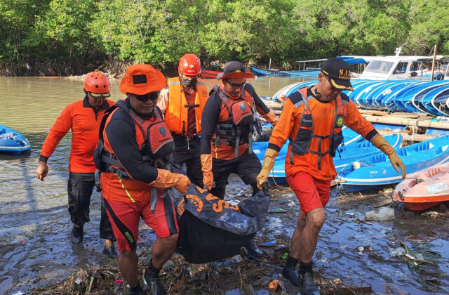 Záplavy v Indonézii zabili najmenej 15 ľudí
