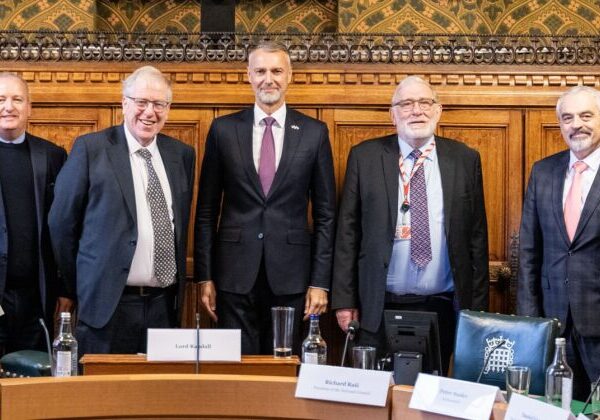 Šéf národnej rady Raši navštívil britský parlament, chcel by s ním aj prehĺbiť spoluprácu – FOTO