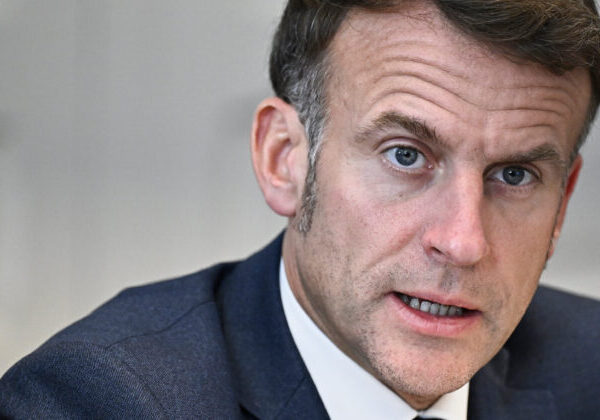 Macron bude so Zelenským diskutovať o podmienkach spravodlivého mieru