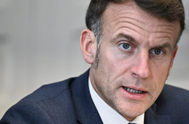 Macron bude so Zelenským diskutovať o podmienkach spravodlivého mieru