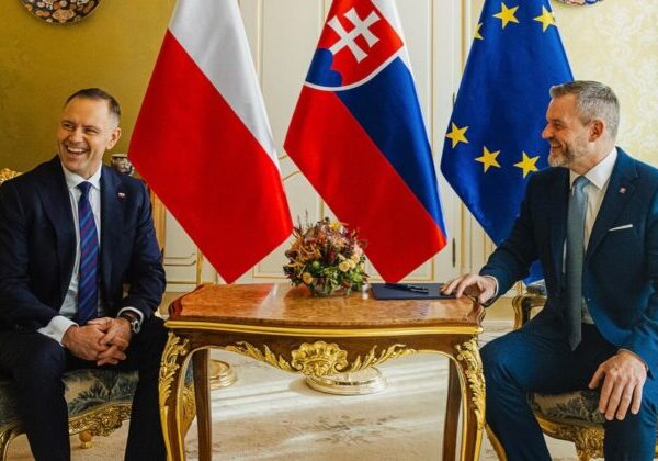 Pellegrini privítal poľského prezidenta, posilniť chcú spoluprácu v energetike aj bezpečnosti – VIDEO