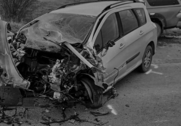 Vodič osobného auta v okrese Martin prešiel do protismeru, zrážku s ďalšími vozidlami neprežil – FOTO