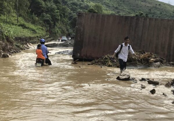 Vietnam zápasí s katastrofou, záplavy zabili 90 ľudí, tisíce domácností zostávajú zatopené