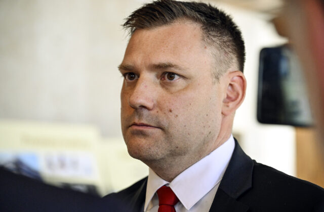 Benešove dekréty sú podľa Tarabu uzavretá vec, ich spochybňovanie by riešil trestným zákonom