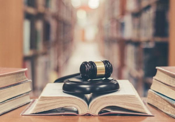 Odborníci varujú pred zákazom jednorazových e-cigariet a príchutí