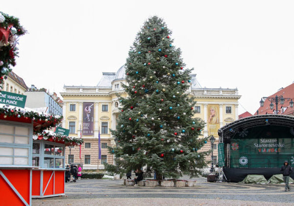 Od centra až po hrad. Už o niekoľko dní odštartujú v Bratislave vianočné trhy – FOTO