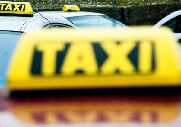 Finančná správa zatlačila na taxikárov, na celom Slovensku kontroluje evidovanie tržieb