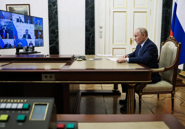 Putin ide povolávať záložníkov na stráženie ropných rafinérií