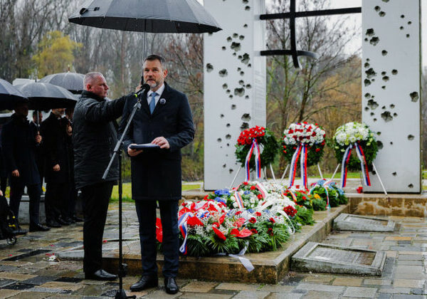 Pellegrini mal prejav aj pri Bráne Slobody, pri pripomienke Dňa boja za slobodu a demokraciu vyzval k rešpektu a slušnosti –&hellip;