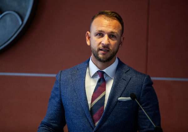 Sudcovia kritizujú Šutaja Eštoka za slová o politickej motivácii. Tvrdia, že jeho výroky znižujú ich dôveryhodnosť