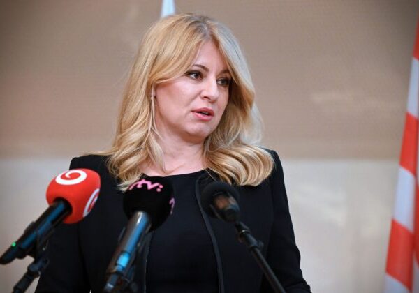 Osočovali a útočili práve tí, ktorí teraz kážu o rešpekte a slušnosti. Exprezidentka Čaputová si uctila Nežnú revolúciu