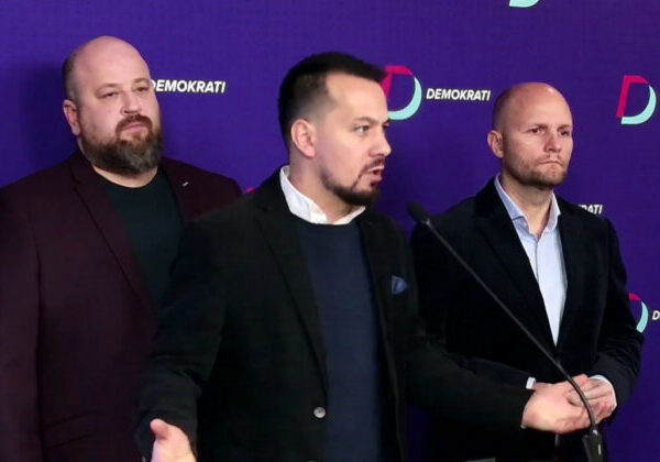 Ministerstvo cestovného ruchu a športu je pre Huliaka zlatá baňa, Demokrati upozorňujú na nadštandardné odmeny – VIDEO