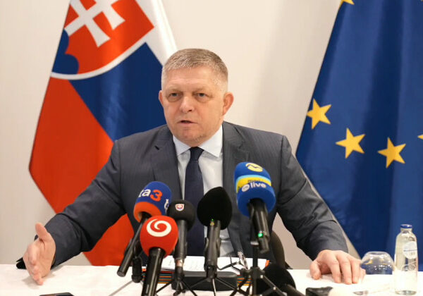 Fico sa na tlačovke rozohnil. Ukážem vám také fotky, že padnete na zadok, povedal redaktorovi – VIDEO