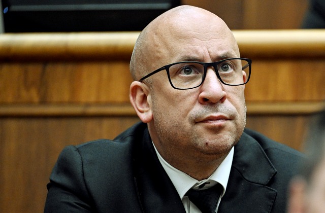 Odvolávanie ministra Ráža sa odkladá, málo poslancov sa prezentovalo aj pri druhom pokuse o otvorenie schôdze – VIDEO