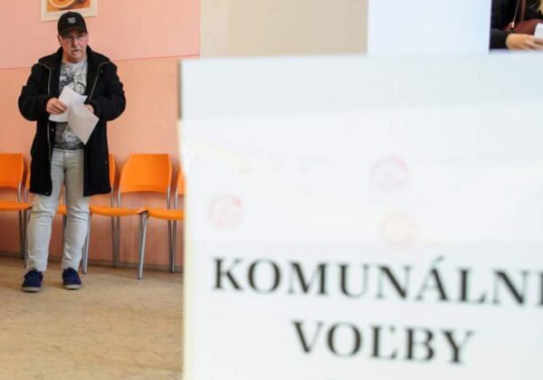 Slováci odmietajú zásahy do komunálnych volieb, väčšina je proti predĺženiu mandátov