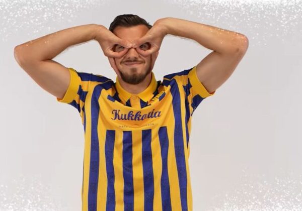 Legionári Niké ligy si trúfli na slovenskú vianočnú klasiku. Tóny kolísali, nadšenie víťazilo – VIDEO