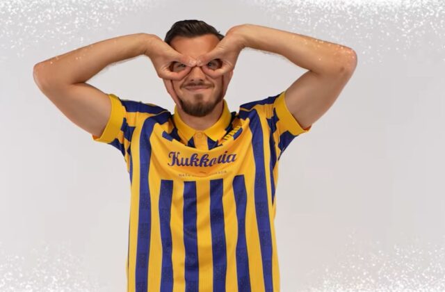 Legionári Niké ligy si trúfli na slovenskú vianočnú klasiku. Tóny kolísali, nadšenie víťazilo – VIDEO