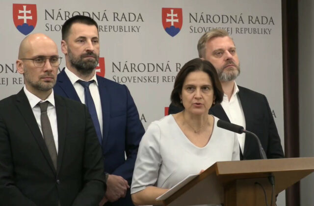 SaS kritizuje koalíciu z rozkladu Úradu na ochranu oznamovateľov a zneužívania SIS na sledovanie opozície – VIDEO