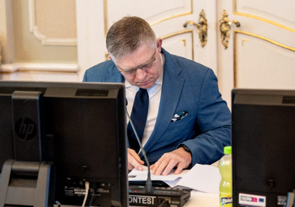 Vláda schválila Ficov iniciatívny materiál, vznikne Rada vlády pre inklúziu marginalizovaných rómskych komunít