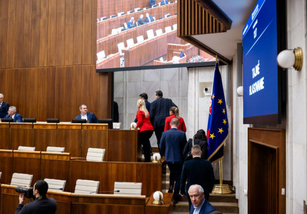 Minulotýždňové dianie v NR SR je podľa politológa potrebné vnímať v dvoch rovinách, fyzické roztržky medzi poslancami nesmú prekryť obsahovú stránku prijímaných&hellip;