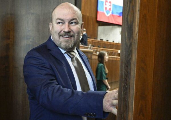 Jedáleň v Košiciach pripravila vyše 1 600 porcií vianočného menu pre seniorov, pomáhal aj Huliak