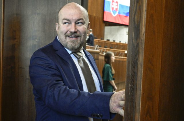 Jedáleň v Košiciach pripravila vyše 1 600 porcií vianočného menu pre seniorov, pomáhal aj Huliak