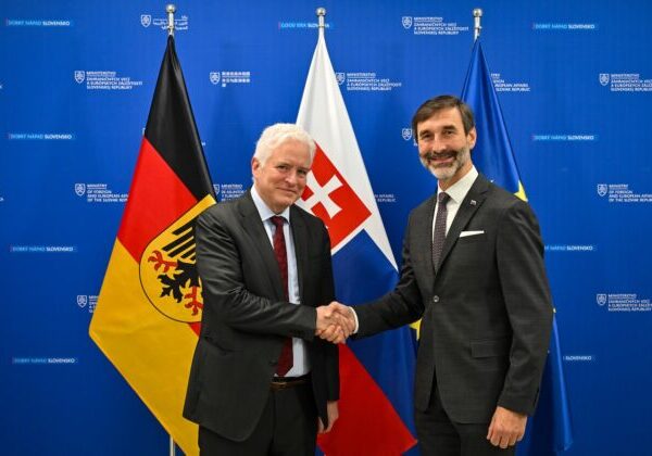 Minister zahraničia Blanár rokoval o ďalšej spolupráci Slovenska a Nemecka s veľvyslancom Kurzom
