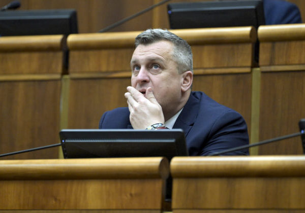 Danko popiera obvinenie, že by bol v parlamente opitý. Za napätie a potýčky môže Pellegrini, tvrdí