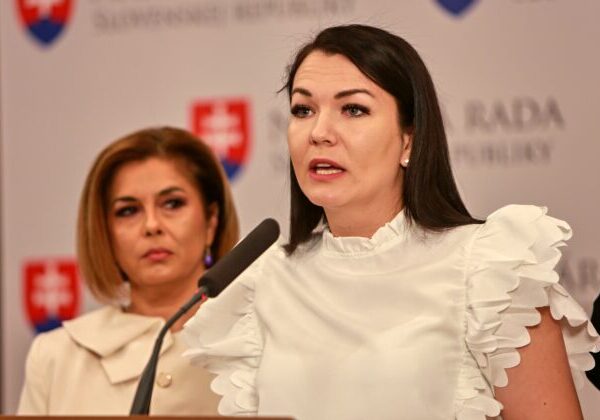 Kompletný spis sexuálneho predátora Epsteina bude čoskoro zverejnený. Lajčák v ňom podľa Jurík nebude chýbať