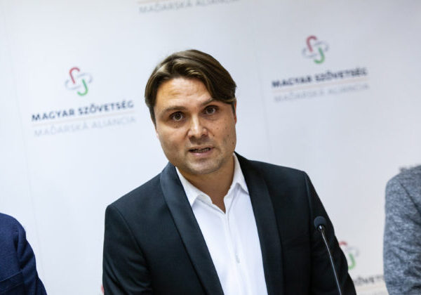 K opozičným protestom sa pripája už aj Maďarská aliancia, rečniť bude jej predseda László Gubík