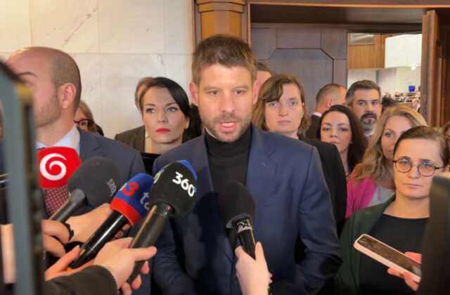 Opozícia kritizuje prelomenie Pellegriniho veta, hovorí o dokonaní diela skazy proti právnemu štátu – VIDEO