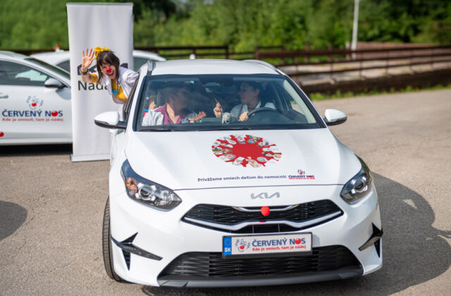 Giving Tuesday v Červenom nose – žiaci vytvorili nový outfit klaunských áut, aby potešili deti v nemocniciach