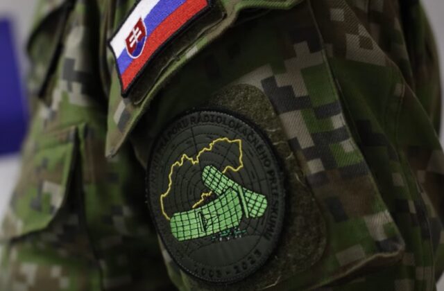 Vzdušný priestor treba chrániť aj počas Vianoc, Kaliňák navštívil vojakov počas sviatočnej služby – VIDEO