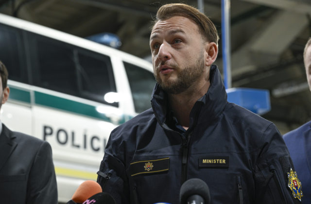 Štátu chýba takmer štyritisíc policajtov, Šutaj Eštok chce prilákať naspäť výsluhových dôchodcov