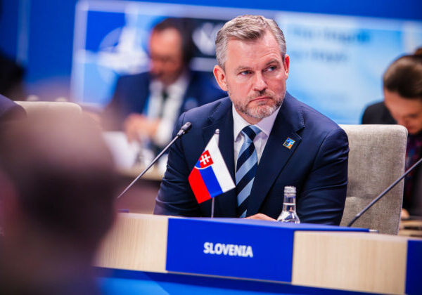 Pellegrini varuje pred tvrdým zásahom z Bruselu, zrušenie ÚOO môže Slovensko pripraviť o eurofondy