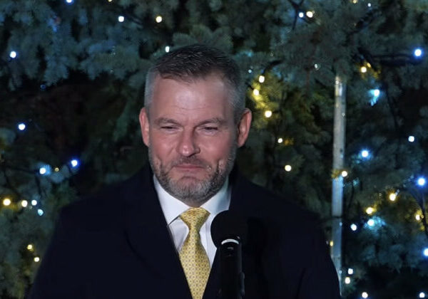 Pellegrini otvoril vianočné obdobie rozsvietením stromčeka, ocenil tvorbu detí a priblížil posolstvo pápeža – VIDEO