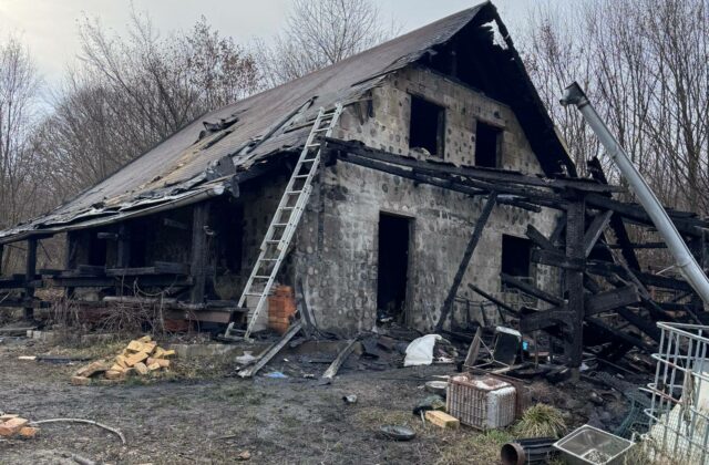 Druhý sviatok vianočný poznačil smrteľný požiar, z horiaceho domu sa osobu nepodarilo zachrániť – FOTO