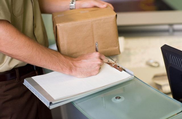 Na odoslanie balíka so zárukou doručenia do Vianoc je už najvyšší čas, kuriozitám sa však radšej vyhnite