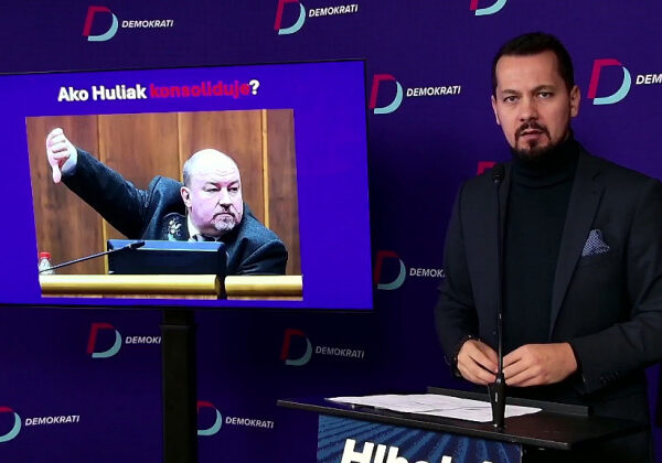 Demokrati upozorňujú na ďalších 600-tisíc eur. Huliaka sa pýtajú, v akých problémoch je ministerstvo – VIDEO