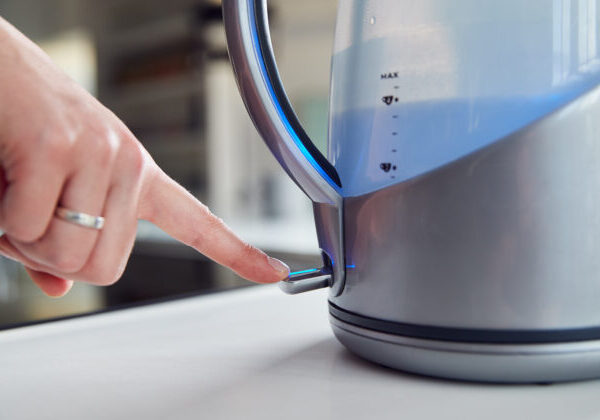 Lacné kanvice z online trhovísk lákajú svojou cenou, ale predstavujú technické aj zdravotné riziko