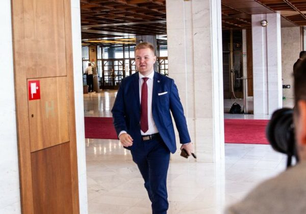 Progresívne Slovensko je podľa Barteka „nacucnuté“ na štátne peniaze, Kmec im prekazil biznis za stovky miliónov – VIDEO