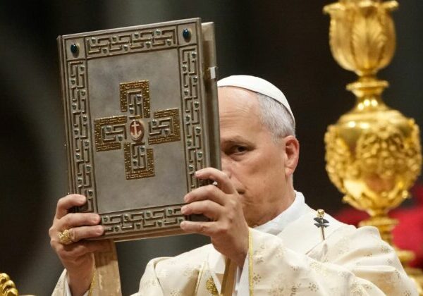 Pápež Lev XIV. vo vianočnej homílii odsúdil „otvorené rany“ vojny, vyjadril nádej na mier v Pásme Gazy a na Ukrajine