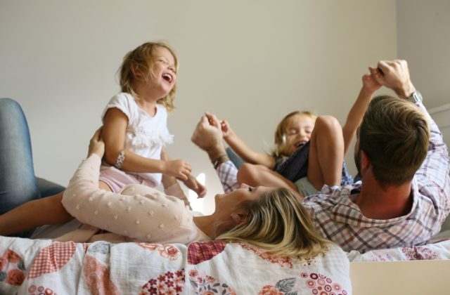 Vzťahy v patchworkových rodinách sú komplikované, deti nemusia prijať nevlastného rodiča a napätie vzniká aj medzi súrodencami