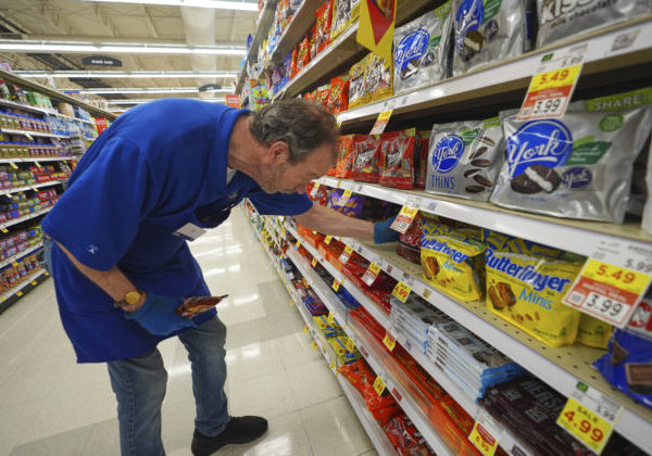 Americký súkromný sektor minulý mesiac znížil počet zamestnancov