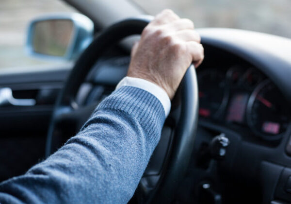 Najčastejšou príčinou dopravných nehôd je nepozornosť, dlhoročná prax nie je zárukou bezpečnej jazdy