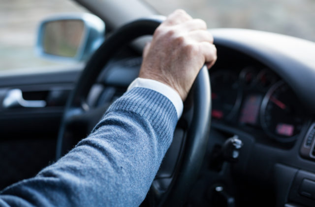 Najčastejšou príčinou dopravných nehôd je nepozornosť, dlhoročná prax nie je zárukou bezpečnej jazdy