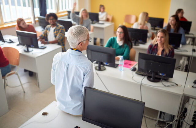 Slovenskí učitelia prírodných vied zobrali AI do vlastných rúk. Zákazy nepovažujú za riešenie, dôležité je kritické myslenie